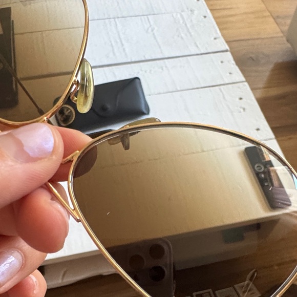 Ray-Ban Gold Aviator Sunglasses with Black Case - Picture 5 of 5